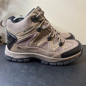 Northside Women's Snohomish Waterproof Hiking Boot Soft Toe Size 8 runs tight